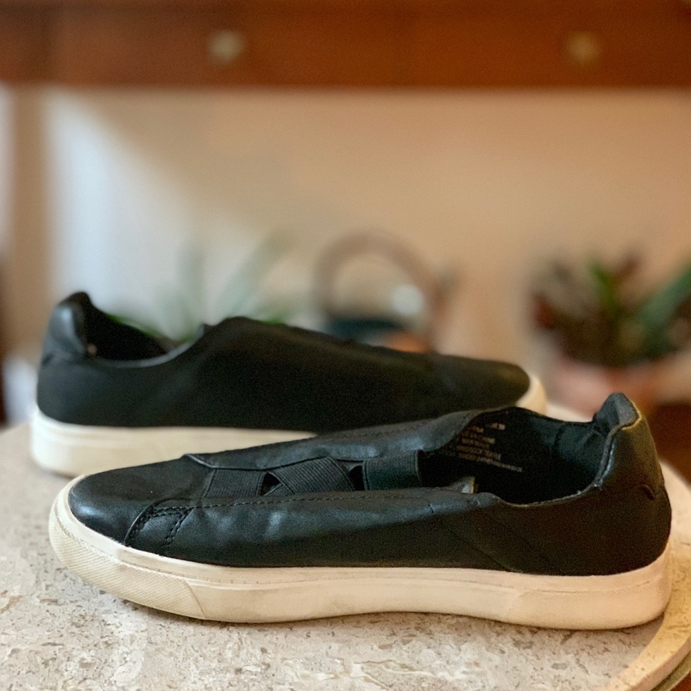 ⚡️⬇️⚡️ FABLETICS Slip-on “leather” Tennis Shoe - Picture 3 of 5